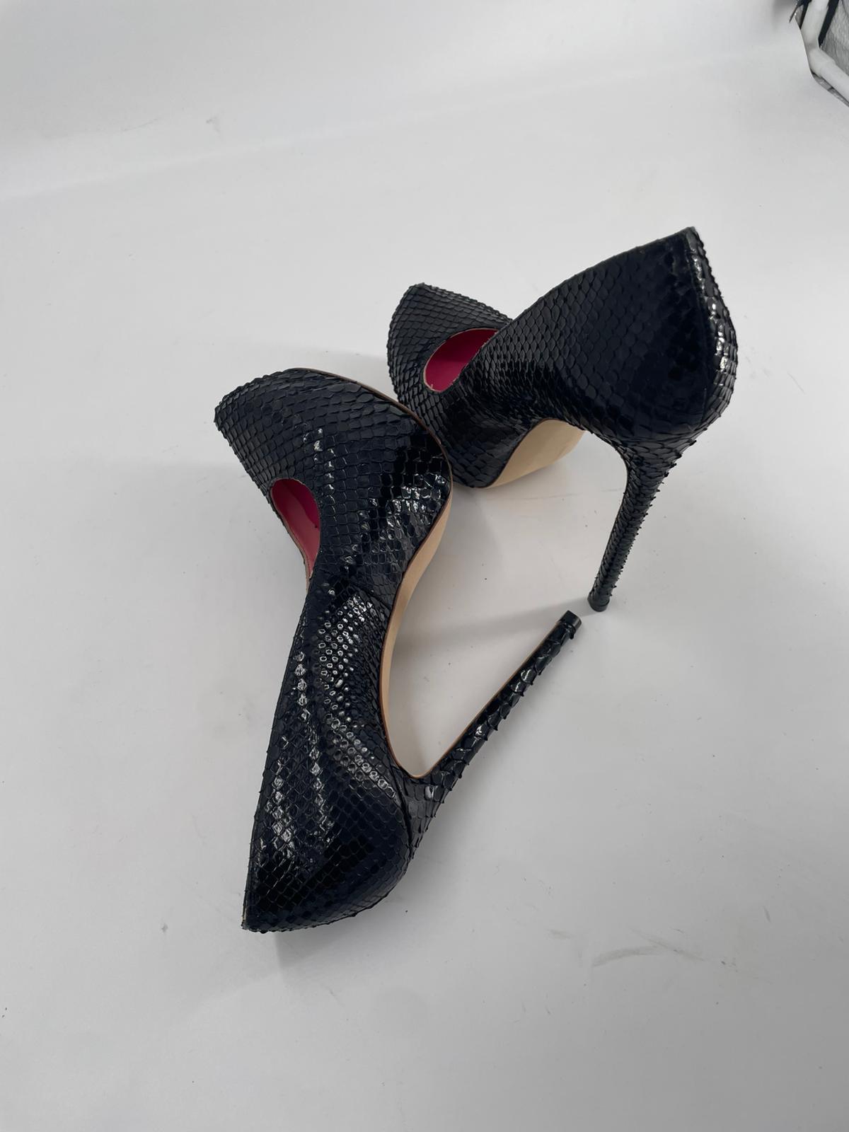 Junna 150 Black Python