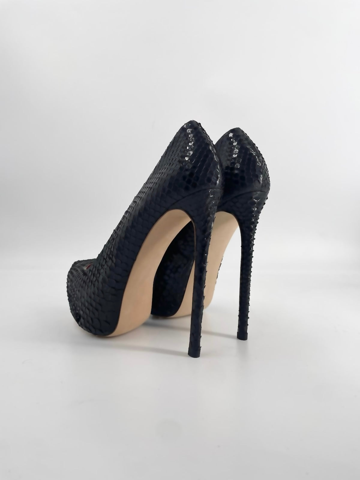 Junna 150 Black Python